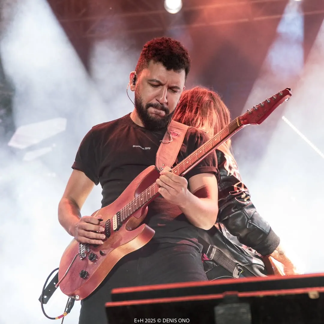 Natan Oliveira solando ao vivo